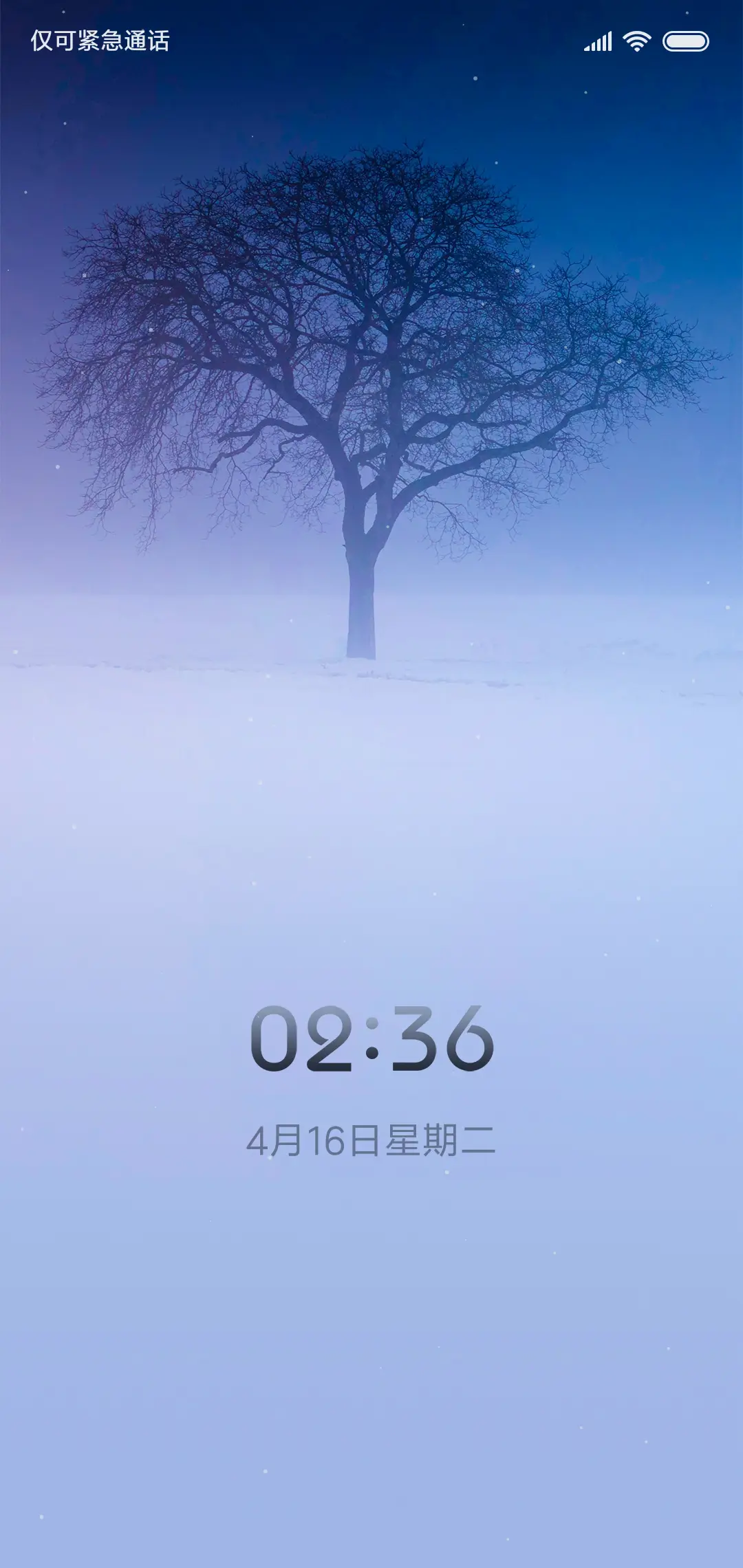 白雪枯树